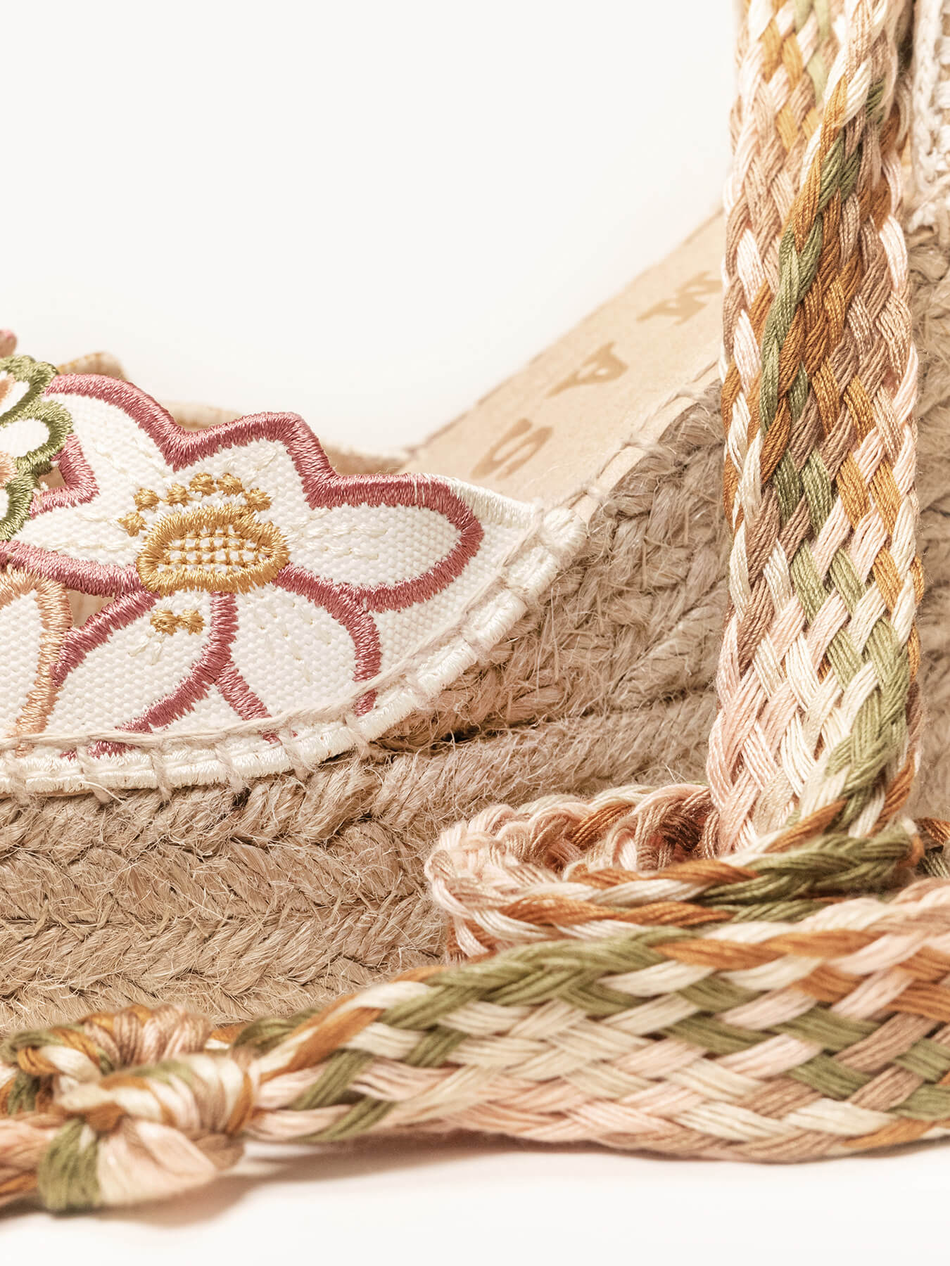 Alhamas Romero embroidered